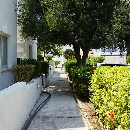 Gardens, Near Apartment